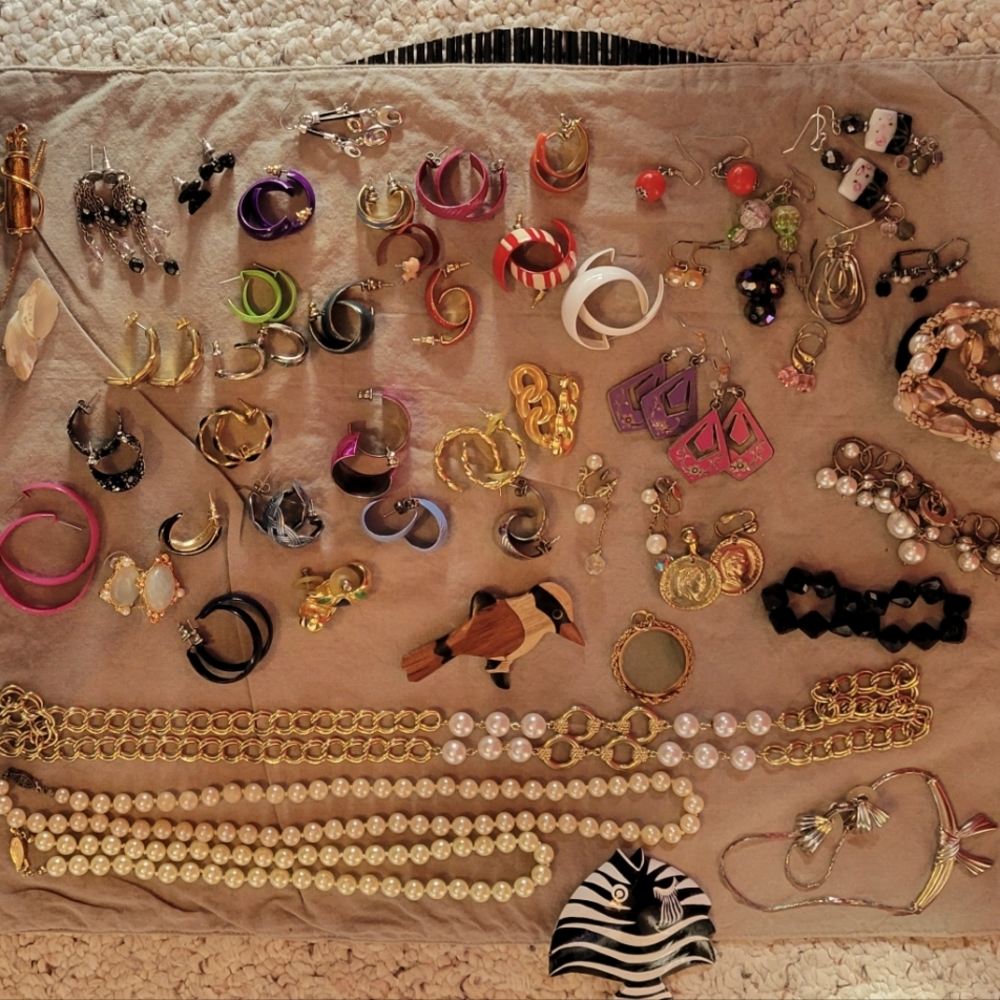 HUGE Lot of 53 Pieces of Jewelry All Wearable Jewelry